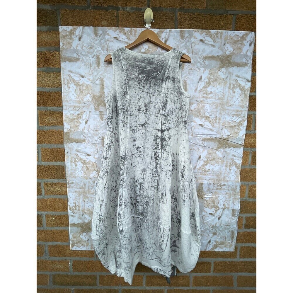 “Eleven Stitch Design Travel Bubble Dress Medium, White/Gray Tie‑Dye Balloon - Picture 8 of 11